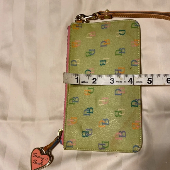 Green Dooney and Bourke wristlet - Picture 7 of 7